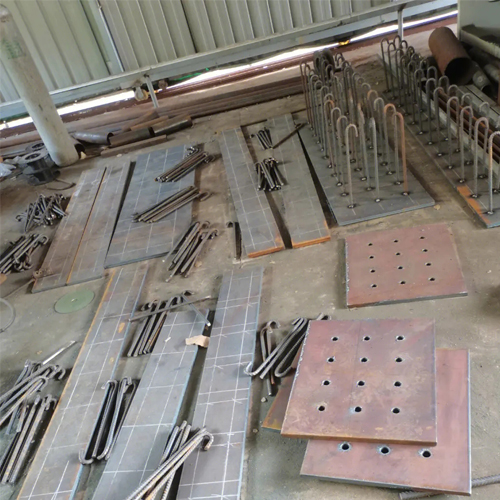 有哪些其他因素会影响哈密预埋件位置的确定？